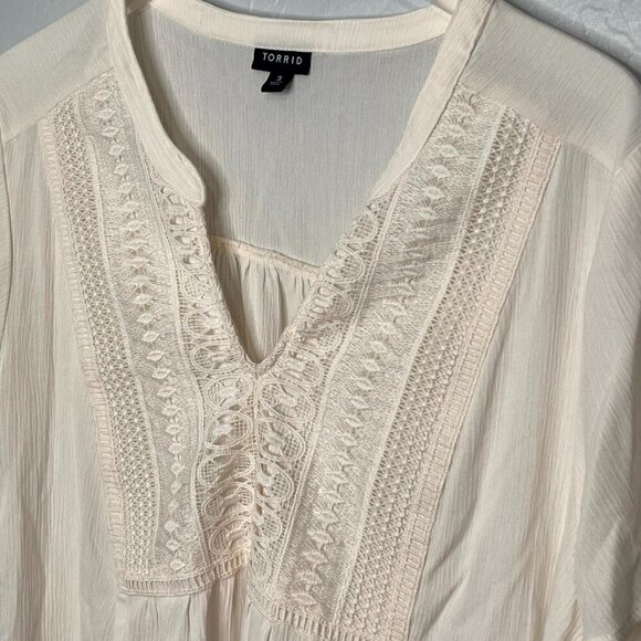 Torrid Ivory Crinkle Guaze Flutter Sleeve Blouse 3 3X 22/24 - Picture 5 of 6